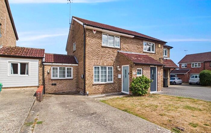 3 Bedroom Semi Detached House For Sale In Cornwall Close, Tilehurst, Reading, Berkshire, RG31