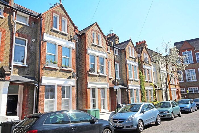 2 Bedroom Flat To Rent In Kenwyn Road, Clapham, SW4