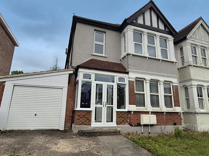 2 Bedroom Flat To Rent In Pinner View, Harrow, HA1