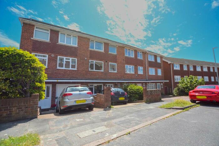 4 Bedroom Semi-Detached House To Rent In Madehurst Close, Brighton, BN2