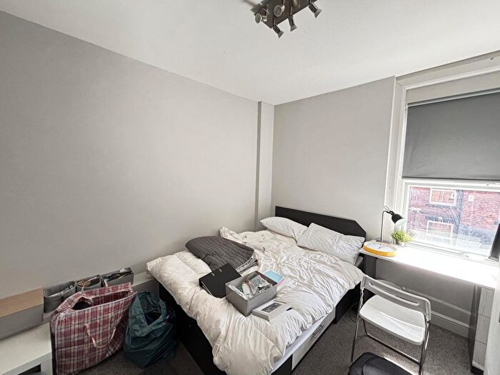 6 Bedroom Semi-Detached House To Rent In Granby Grove, Leeds, LS6