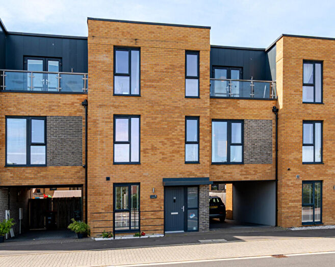 5 Bedroom Terraced House For Sale In Windsor Castle Street, Brooklands, Milton Keynes, MK10