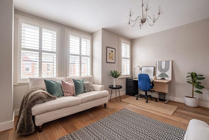 2 Bedroom Flat To Rent In Dancer Road, Kew, Richmond, TW9