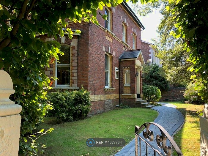 2 Bedroom Flat To Rent In Linnet Lane, Liverpool, L17