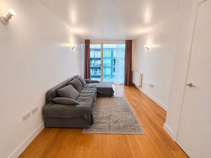 1 Bedroom Flat For Sale In Station Approach, Hayes, Greater London, UB3