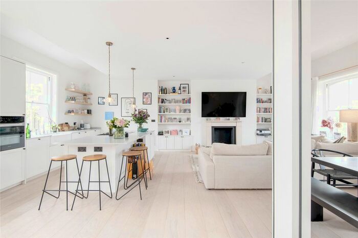 2 Bedroom Flat To Rent In Oxford Gardens, North Kensington, W10