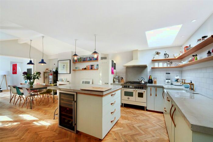 3 Bedroom Detached House To Rent In Kings Avenue, London, SW4