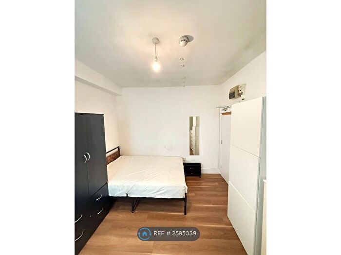 Studio To Rent In Fairbourne Road, London, N17