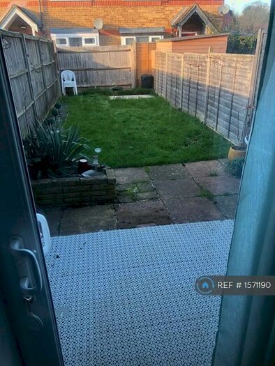 2 Bedroom Terraced House To Rent In Pottery Road, Tilehurst, Reading, RG30