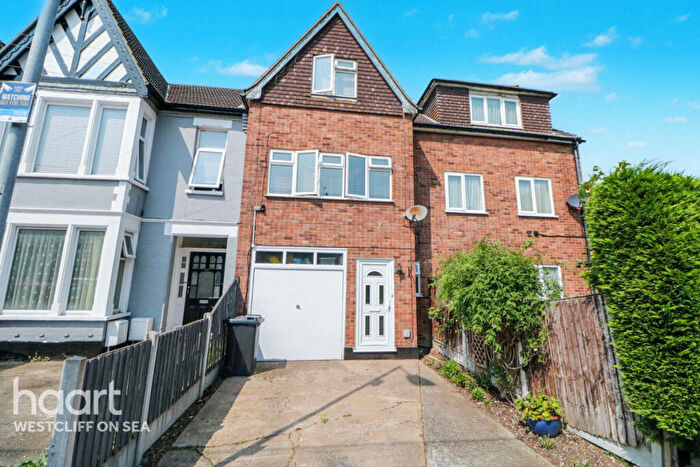 3 Bedroom Town House For Sale In Valkyrie Road, Westcliff-On-Sea, SS0