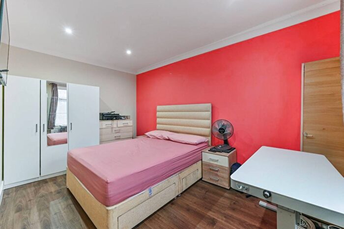 2 Bedroom End Of Terrace House To Rent In Frith Road, Central Croydon, Croydon, CR0