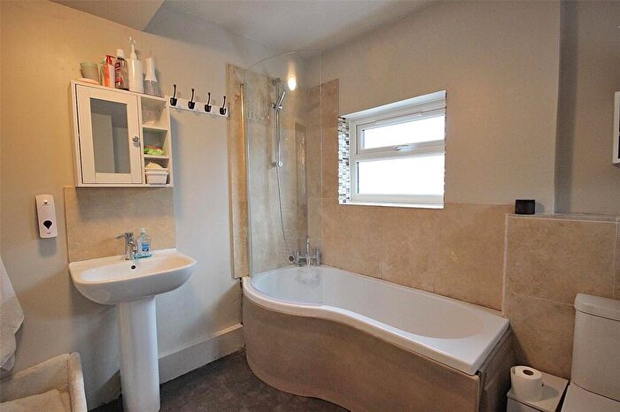 3 Bedroom Terraced House For Sale In Iddesleigh Road, Bedford, Bedfordshire, MK40