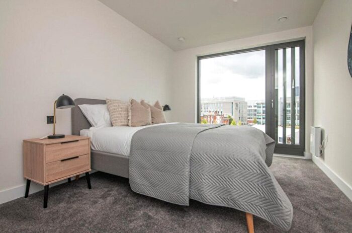 2 Bedroom Flat To Rent In Ashted Wharf, Glasswater Locks, B4