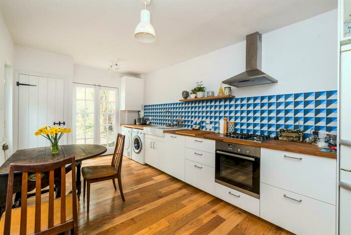 3 Bedroom Terraced House To Rent In Bicknell Road, Camberwell, London, SE5