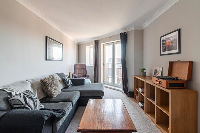 3 Bedroom Apartment To Rent In Chillingham Road, Heaton, Newcastle Upon Tyne, NE6