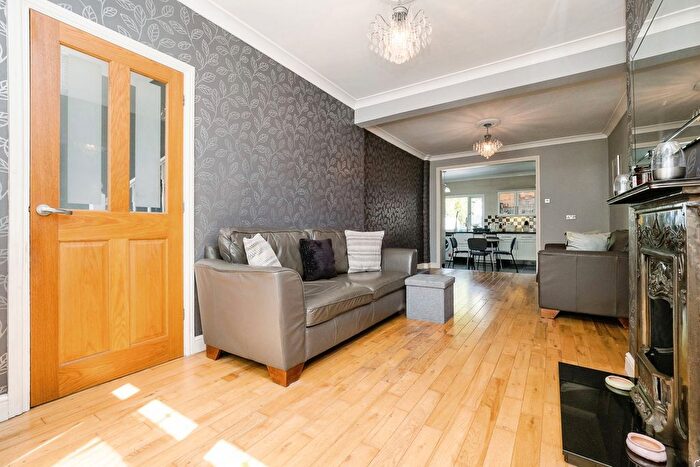 3 Bedroom Terraced House For Sale In Oliver Road, Rainham, RM13