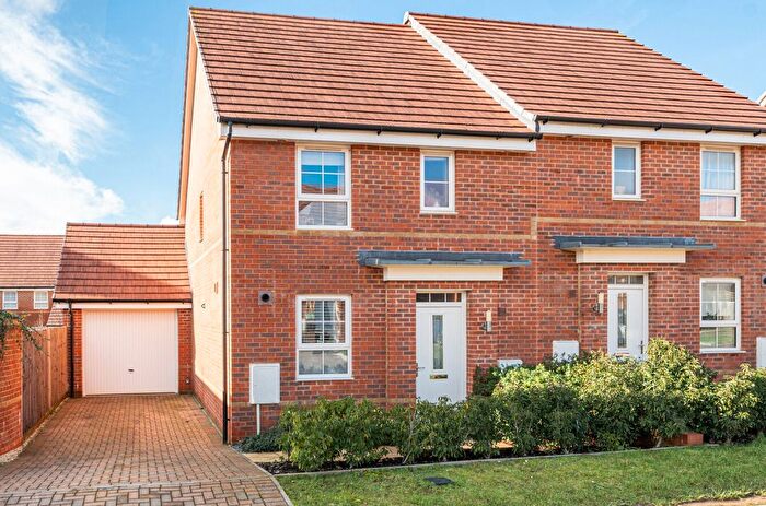 3 Bedroom Semi Detached House For Sale In Dowling Crescent, Ampfield, Romsey, Hampshire, SO51