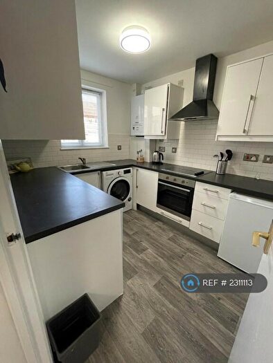 2 Bedroom Flat To Rent In Gogarloch Syke, Edinburgh, EH12