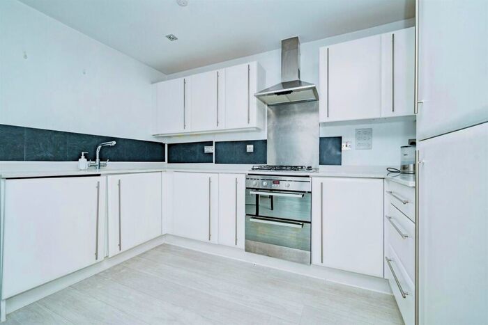 1 Bedroom Apartment For Sale In Midland Road, Hemel Hempstead, HP2