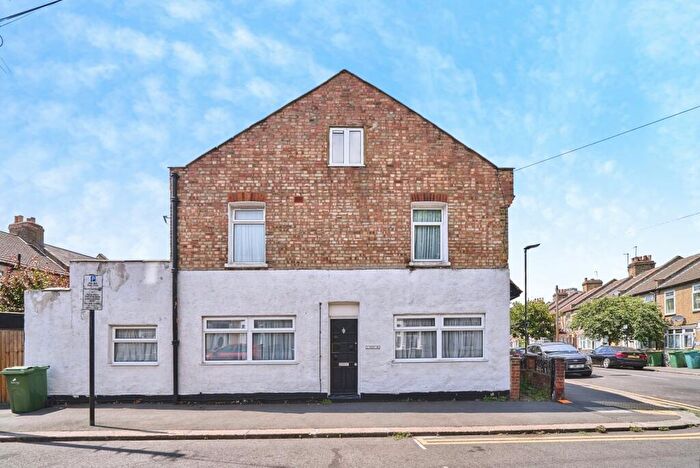 2 Bedroom End Of Terrace House For Sale In Selby Road, London, E13