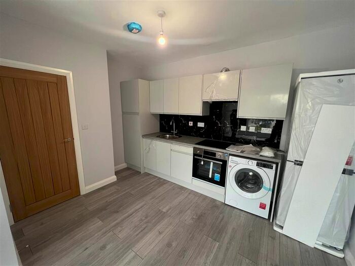 2 Bedroom Flat To Rent In Station Street, Burton-On-Trent, DE14