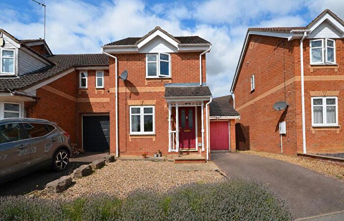 2 Bedroom End Of Terrace House For Sale In Lodge Way, Raunds, Northamptonshire, NN9