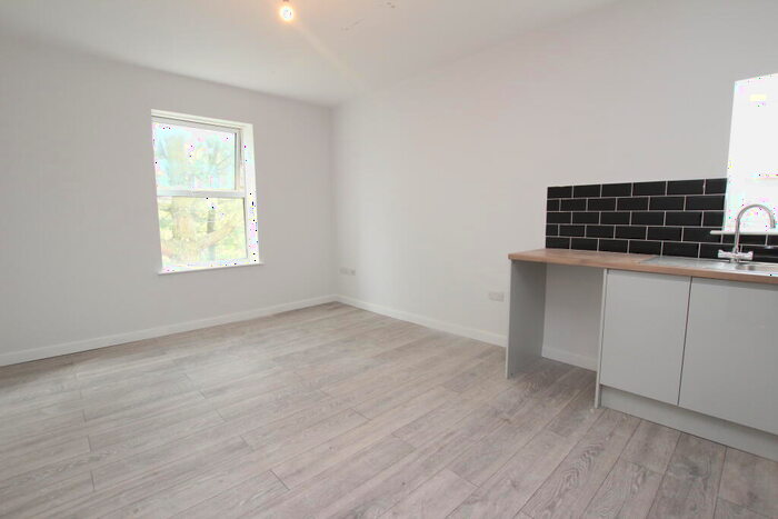 2 Bedroom Apartment To Rent In , Third Avenue, NG7