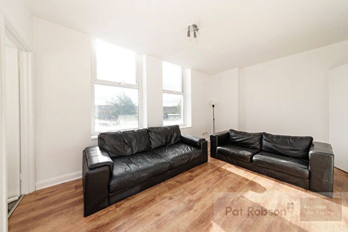 2 Bedroom Flat To Rent In Shields Road West, Byker, Newcastle Upon Tyne, NE6