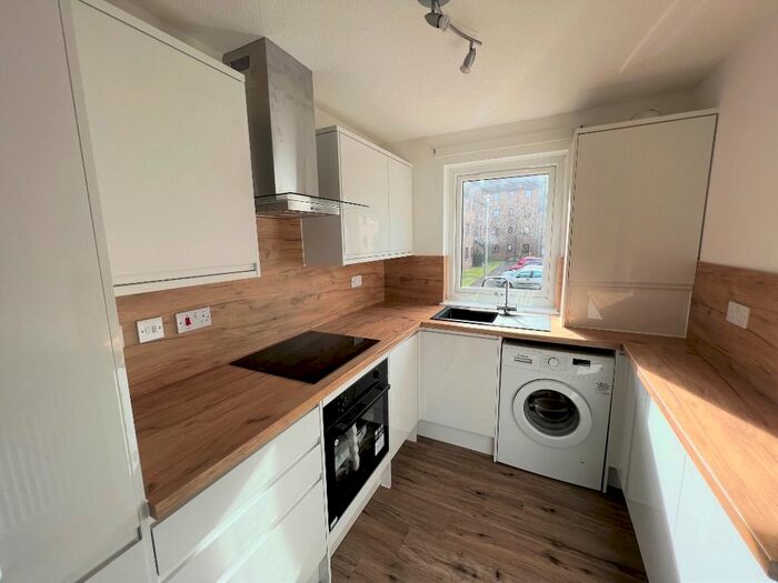 2 Bedroom Flat To Rent In Boat Green, Canonmills, Edinburgh, EH3