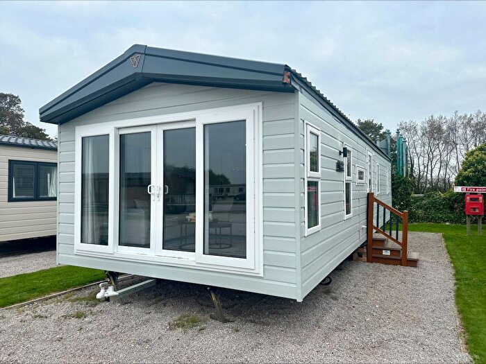 2 Bedroom Mobile/park Home For Sale In Southport New Rd Banks, Southport, PR9