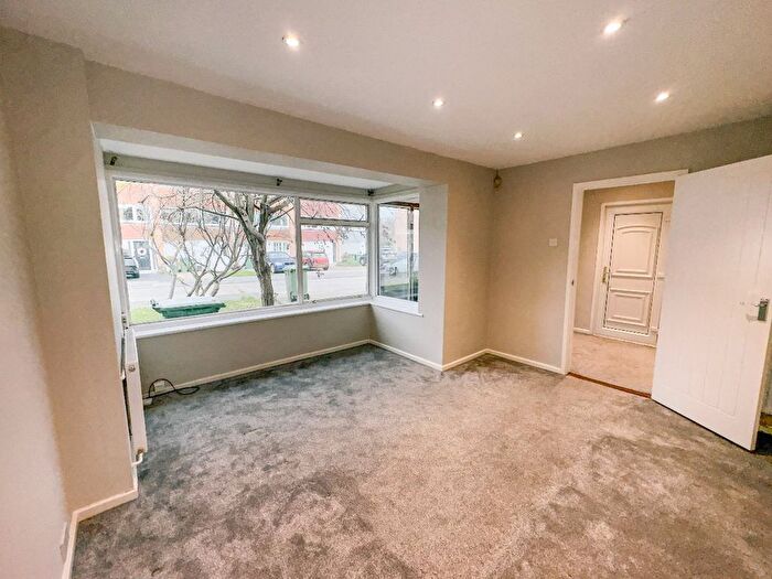 4 Bedroom Semi-Detached House To Rent In Maiden Erlegh Avenue, Bexley, Sidcup, DA5