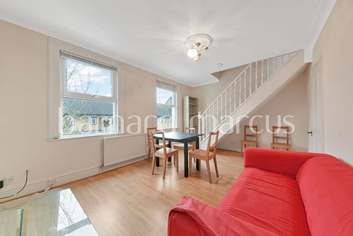 2 Bedroom Flat To Rent In Rosaline Road, London, SW6