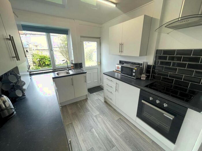 3 Bedroom House To Rent In Stanley Park Avenue North, L4