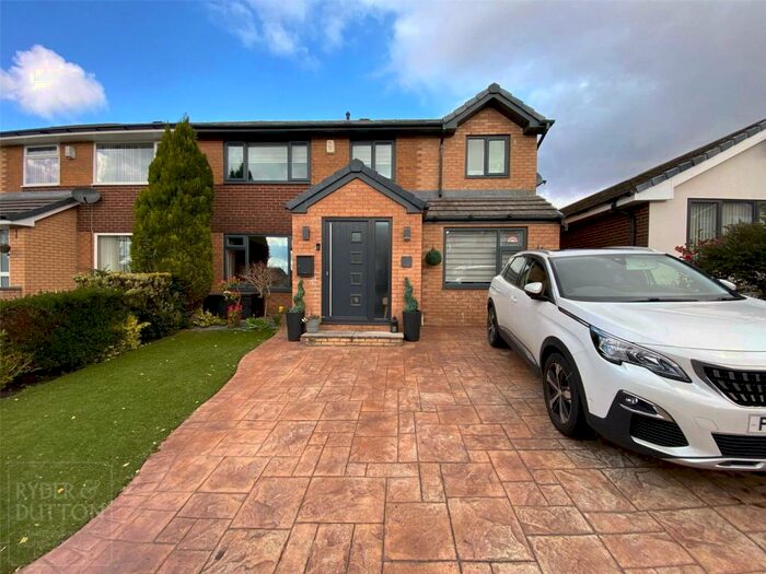 4 Bedroom Semi-Detached House To Rent In Alphin Close, Mossley, OL5
