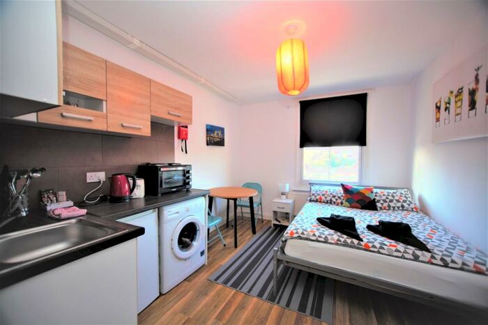 Studio To Rent In Brent Street, Hendon, NW4