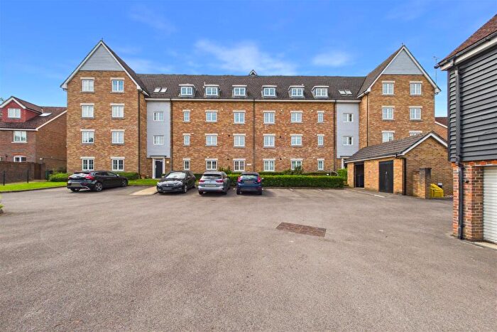 2 Bedroom Flat For Sale In Richards Field, Chineham, Basingstoke, RG24