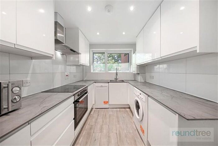 2 Bedroom Flat To Rent In Northumberland House, Ballards Lane, Finchley, N3