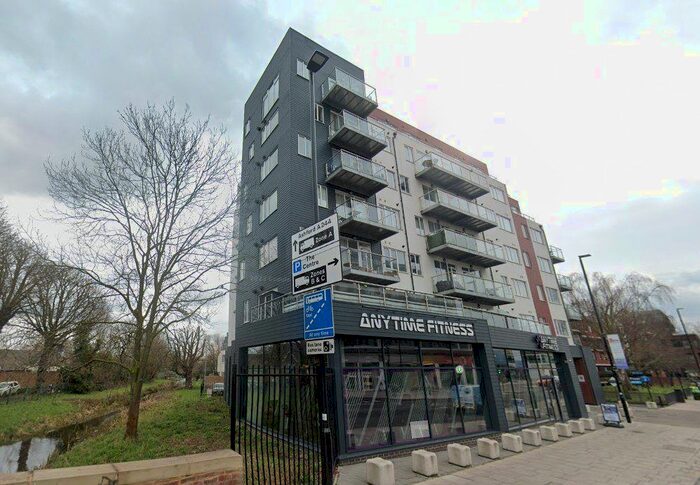2 Bedroom Flat To Rent In High Street, Feltham, TW13
