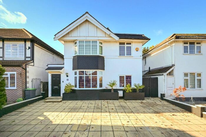 4 Bedroom Property To Rent In Robin Hood Lane, Kingston Vale, London, SW15