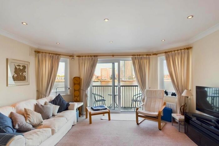 3 Bedroom Town House For Sale In Calshot Court, Ocean Village, SO14