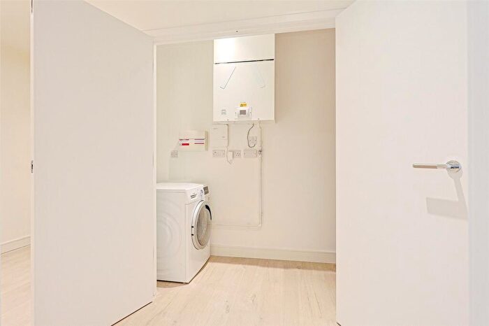 1 Bedroom Apartment For Sale In South Way, Wembley, HA9