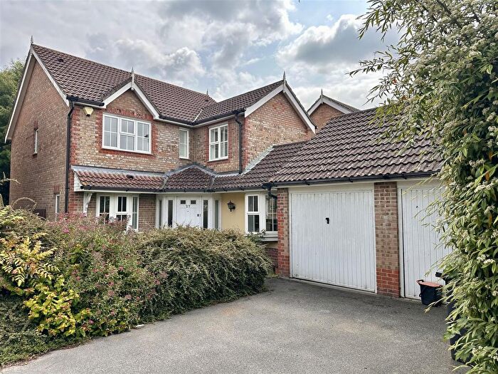 4 Bedroom Detached House For Sale In Alec Pemble Close, Kennington, TN24