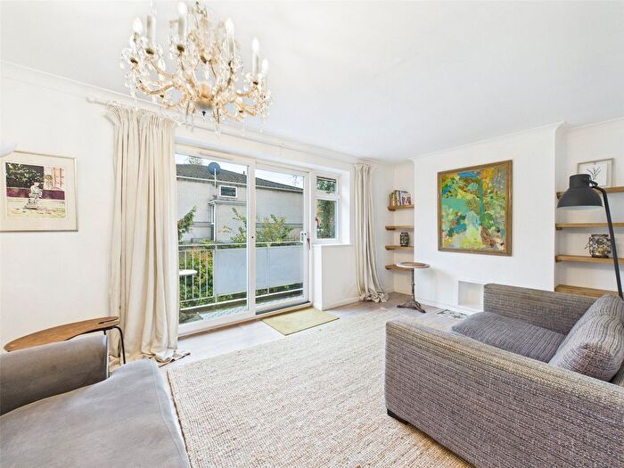 2 Bedroom Maisonette To Rent In Sussex Close, St Margarets, TW1