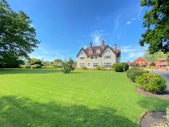 3 Bedroom Flat To Rent In Loder Avenue, Bretton, Peterborough, PE3