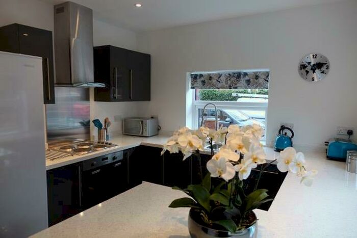 1 Bedroom Apartment To Rent In Radcliffe Road, West Bridgford, NG2