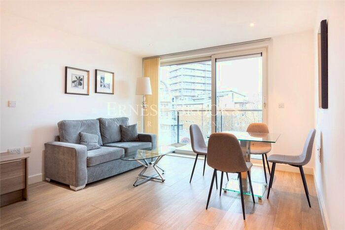 2 Bedroom Flat To Rent In Sirius House, Marine Wharf, Canada Water, SE16