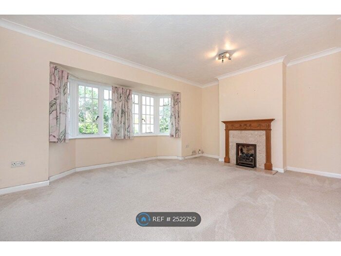 2 Bedroom Maisonette To Rent In Lock Chase, London, SE3