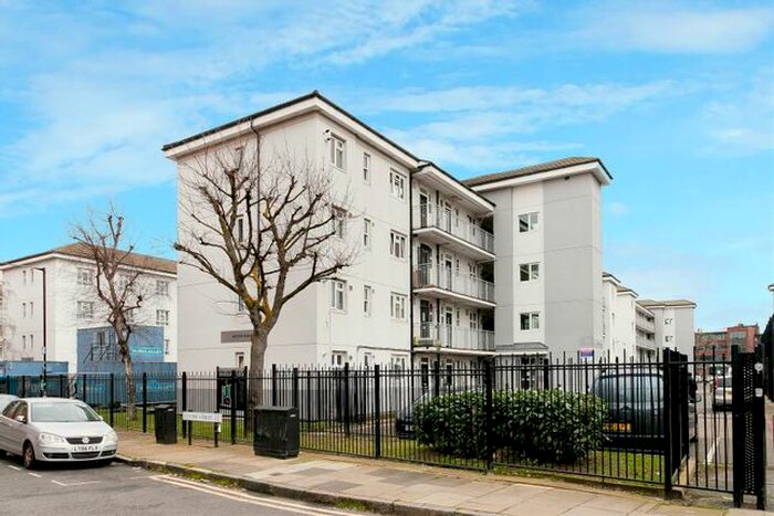 2 Bedroom Flat To Rent In Nestor House, Old Bethnal Green Road, London, E2