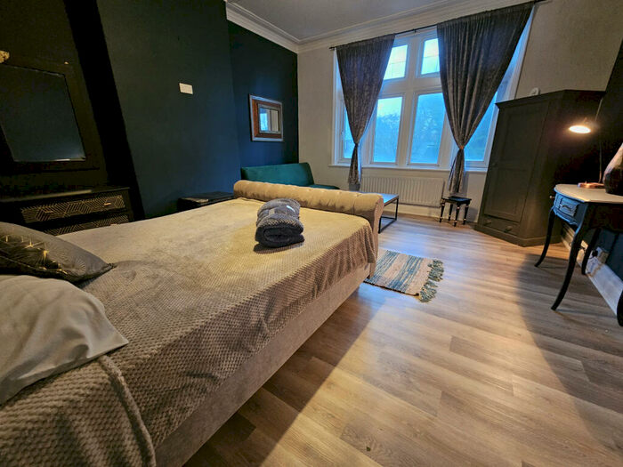 4 Bedroom Flat To Rent In Welburn Grove, Leeds, LS16