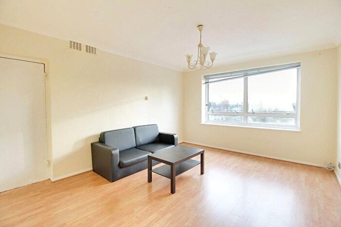 2 Bedroom Apartment To Rent In Michelle Court, Torrington Park, North Finchley, London, N12